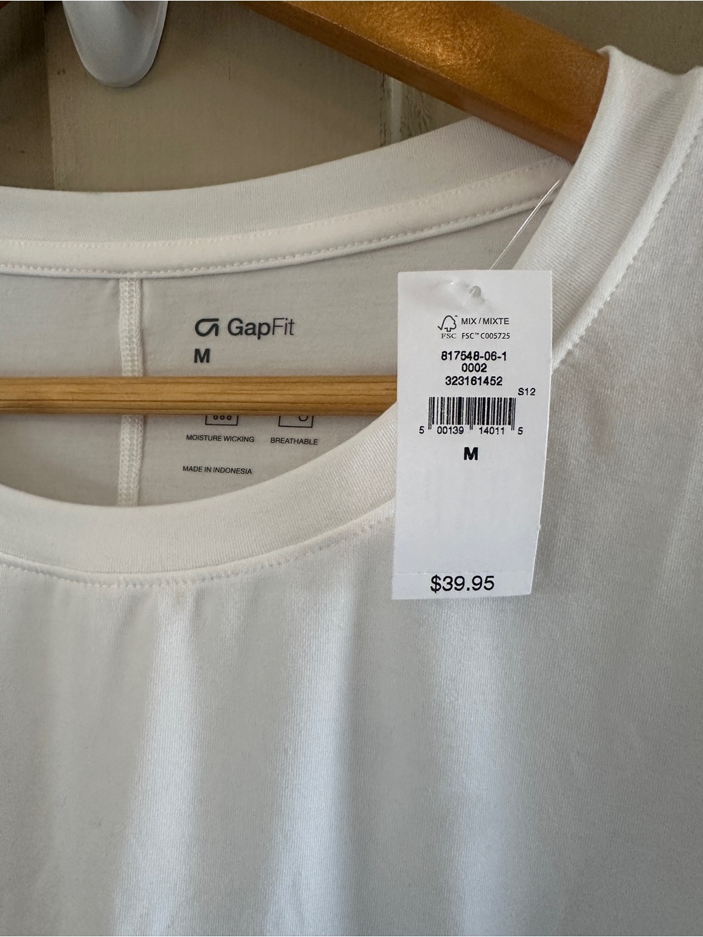 NWT GapFit White Long Sleeve Performance Top Moisture Wicking Women’s M - Picture 2 of 7